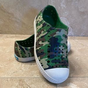 EUC Native Camouflage Camo Green Sandal Boys size 9